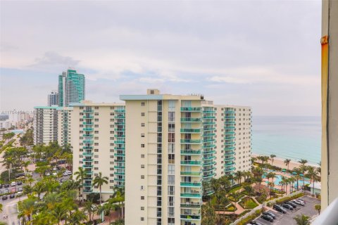 Condominio en venta en Hollywood, Florida, 1 dormitorio, 84.08 m2 № 1970662 - foto 4