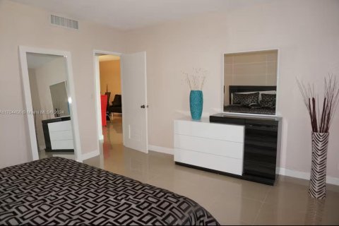 Condominio en venta en Hollywood, Florida, 1 dormitorio, 84.08 m2 № 1970662 - foto 13