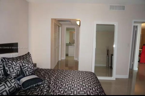 Condominio en venta en Hollywood, Florida, 1 dormitorio, 84.08 m2 № 1970662 - foto 14