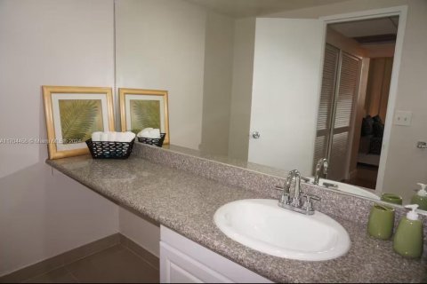 Condominio en venta en Hollywood, Florida, 1 dormitorio, 84.08 m2 № 1970662 - foto 17