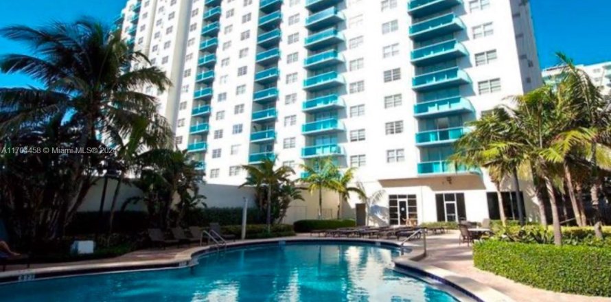 Condominio en Hollywood, Florida, 1 dormitorio  № 1970662