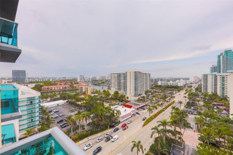 Condominio en venta en Hollywood, Florida, 1 dormitorio, 84.08 m2 № 1970662 - foto 3