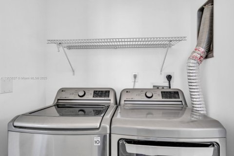 Снять в аренду кондоминиум в Майами, Флорида 2 спальни, 130.06м2, № 1956373 - фото 20