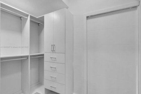 Снять в аренду кондоминиум в Майами, Флорида 2 спальни, 130.06м2, № 1956373 - фото 12