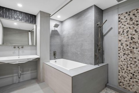 Снять в аренду кондоминиум в Майами, Флорида 2 спальни, 130.06м2, № 1956373 - фото 15