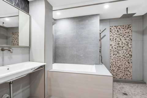 Снять в аренду кондоминиум в Майами, Флорида 2 спальни, 130.06м2, № 1956373 - фото 17