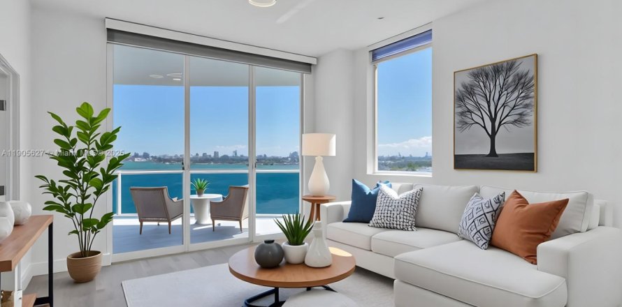 Кондоминиум с 2 спальнями в Майами, Флорида № 1956373