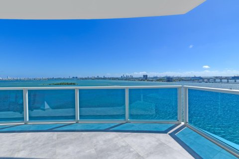 Снять в аренду кондоминиум в Майами, Флорида 2 спальни, 130.06м2, № 1956373 - фото 23