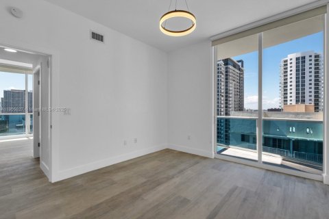 Снять в аренду кондоминиум в Майами, Флорида 2 спальни, 130.06м2, № 1956373 - фото 18