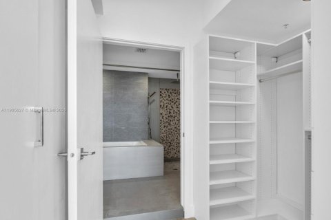 Снять в аренду кондоминиум в Майами, Флорида 2 спальни, 130.06м2, № 1956373 - фото 13