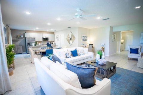Villa ou maison à vendre à Deltona, Floride: 4 chambres, 173.45 m2 № 1540616 - photo 4