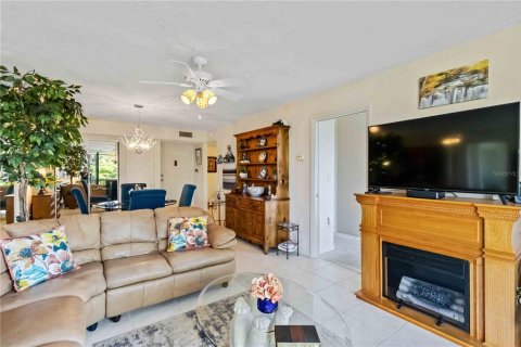 Condo in Venice, Florida, 2 bedrooms  № 2379740 - photo 14