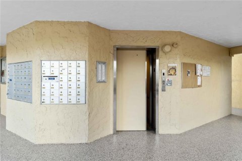 Condo in Venice, Florida, 2 bedrooms  № 2379740 - photo 3