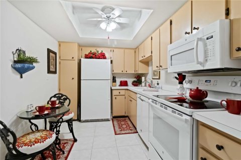 Condo in Venice, Florida, 2 bedrooms  № 2379740 - photo 16