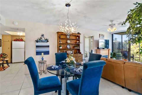 Condo in Venice, Florida, 2 bedrooms  № 2379740 - photo 10