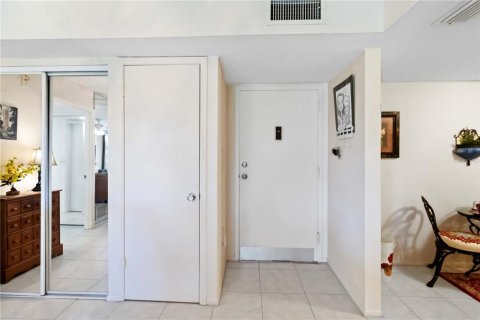 Condo in Venice, Florida, 2 bedrooms  № 2379740 - photo 5