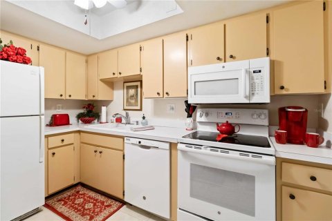 Condo in Venice, Florida, 2 bedrooms  № 2379740 - photo 19