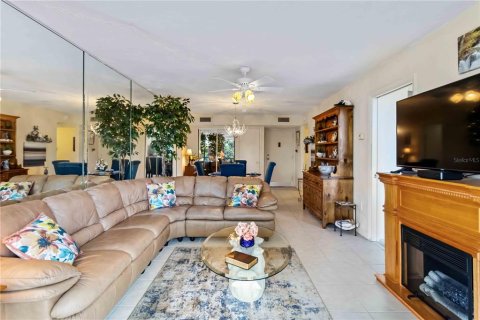 Condo in Venice, Florida, 2 bedrooms  № 2379740 - photo 15