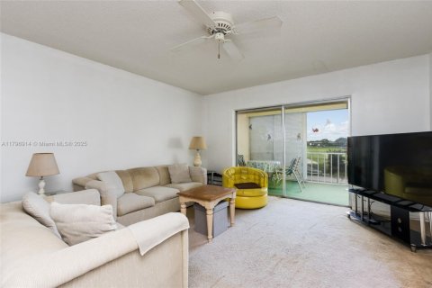 Condo in Margate, Florida, 2 bedrooms  № 1959132 - photo 10