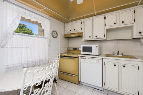 Condo in Margate, Florida, 2 bedrooms  № 1959132 - photo 5