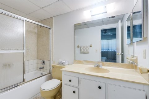 Condo in Margate, Florida, 2 bedrooms  № 1959132 - photo 16