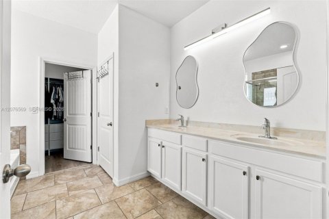 Villa ou maison à vendre à Orlando, Floride: 4 chambres № 2327204 - photo 23