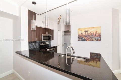 Купить кондоминиум в Санни-Айлс-Бич, Флорида 2 спальни, 95.13м2, № 1940447 - фото 8