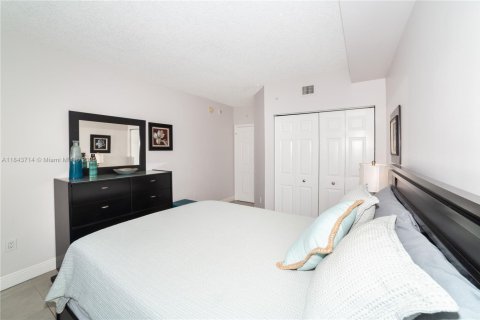 Купить кондоминиум в Санни-Айлс-Бич, Флорида 2 спальни, 95.13м2, № 1940447 - фото 28