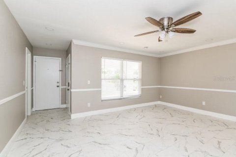 Villa ou maison à louer à Kissimmee, Floride: 3 chambres, 183.48 m2 № 2415587 - photo 3