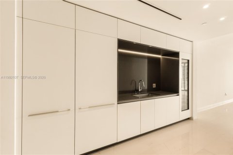 Condo in Miami, Florida, 3 bedrooms  № 2058178 - photo 13