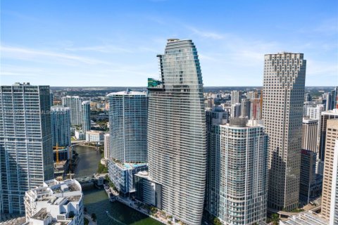 Condo in Miami, Florida, 3 bedrooms  № 2058178