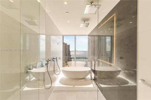 Condo in Miami, Florida, 3 bedrooms  № 2058178 - photo 22