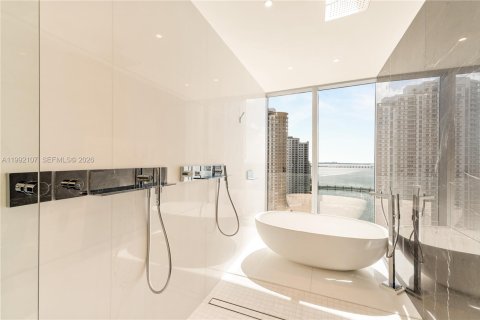 Condo in Miami, Florida, 3 bedrooms  № 2058178 - photo 23