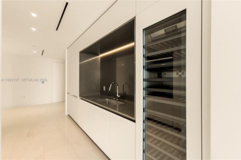 Condo in Miami, Florida, 3 bedrooms  № 2058178 - photo 14