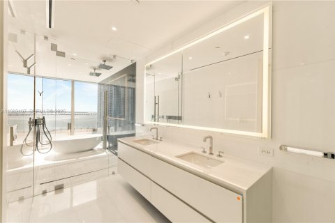 Condo in Miami, Florida, 3 bedrooms  № 2058178 - photo 24
