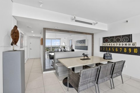 Copropriété à vendre à Aventura, Floride: 2 chambres, 96.43 m2 № 2244314 - photo 15