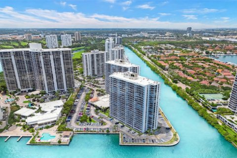 Copropriété à vendre à Aventura, Floride: 2 chambres, 96.43 m2 № 2244314 - photo 17