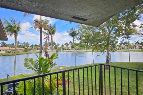 Condominio en West Palm Beach, Florida, 2 dormitorios  № 2084623