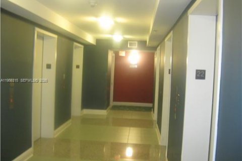 Condominio en alquiler en Miami, Florida, 1 dormitorio, 75.99 m2 № 2011165 - foto 18