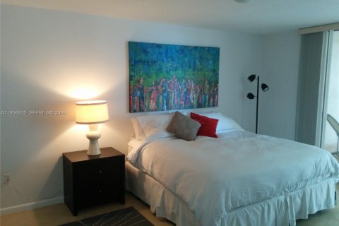 Condominio en alquiler en Miami, Florida, 1 dormitorio, 75.99 m2 № 2011165 - foto 2