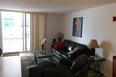 Condominio en alquiler en Miami, Florida, 1 dormitorio, 75.99 m2 № 2011165 - foto 5