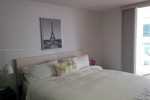 Condominio en alquiler en Miami, Florida, 1 dormitorio, 75.99 m2 № 2011165 - foto 23