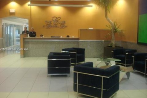 Condominio en alquiler en Miami, Florida, 1 dormitorio, 75.99 m2 № 2011165 - foto 22