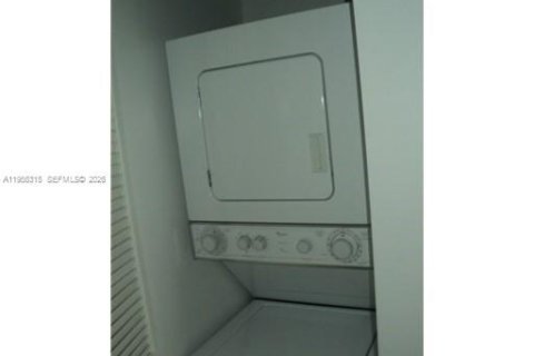 Condominio en alquiler en Miami, Florida, 1 dormitorio, 75.99 m2 № 2011165 - foto 27