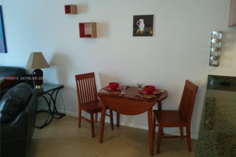 Condominio en alquiler en Miami, Florida, 1 dormitorio, 75.99 m2 № 2011165 - foto 13
