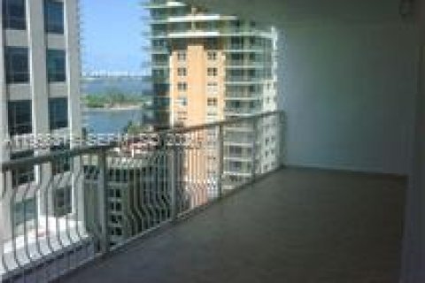 Condominio en alquiler en Miami, Florida, 1 dormitorio, 75.99 m2 № 2011165 - foto 16