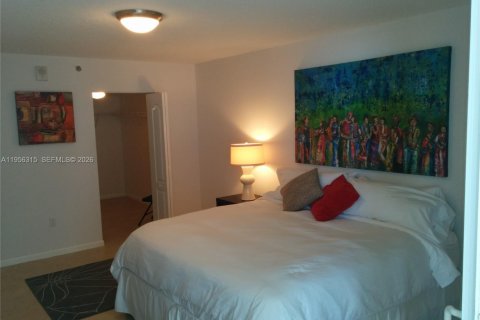 Condominio en alquiler en Miami, Florida, 1 dormitorio, 75.99 m2 № 2011165 - foto 12