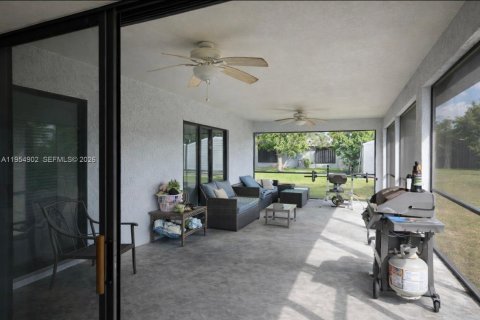 Casa en venta en Lehigh Acres, Florida, 3 dormitorios № 2010788 - foto 10