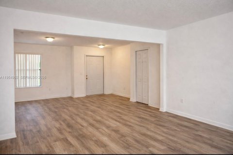 Casa en venta en Lehigh Acres, Florida, 3 dormitorios № 2010788 - foto 9