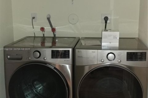 Купить таунхаус в Хомстед, Флорида 2 спальни, 132.94м2, № 1990079 - фото 7